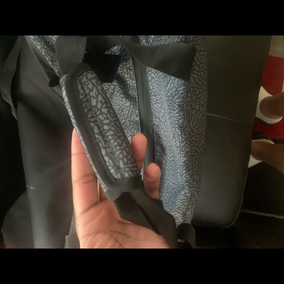 Jordan jacket with matching duffel bag - Picture 9 of 11